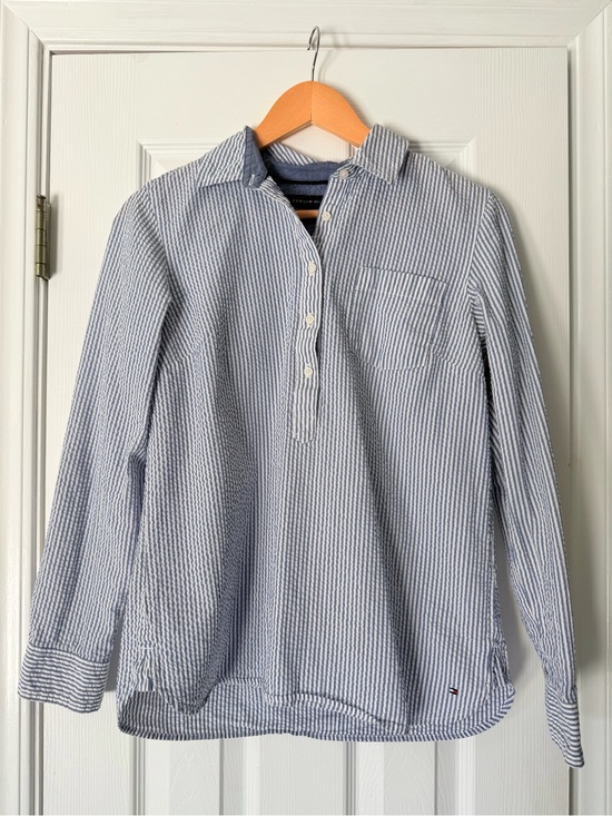 Tommy Hilfiger Tops - Women’s Tommy Hilfiger Seer Sucker Top